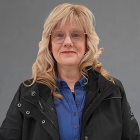 Staff member Jennifer Garner from ID_9a76f7