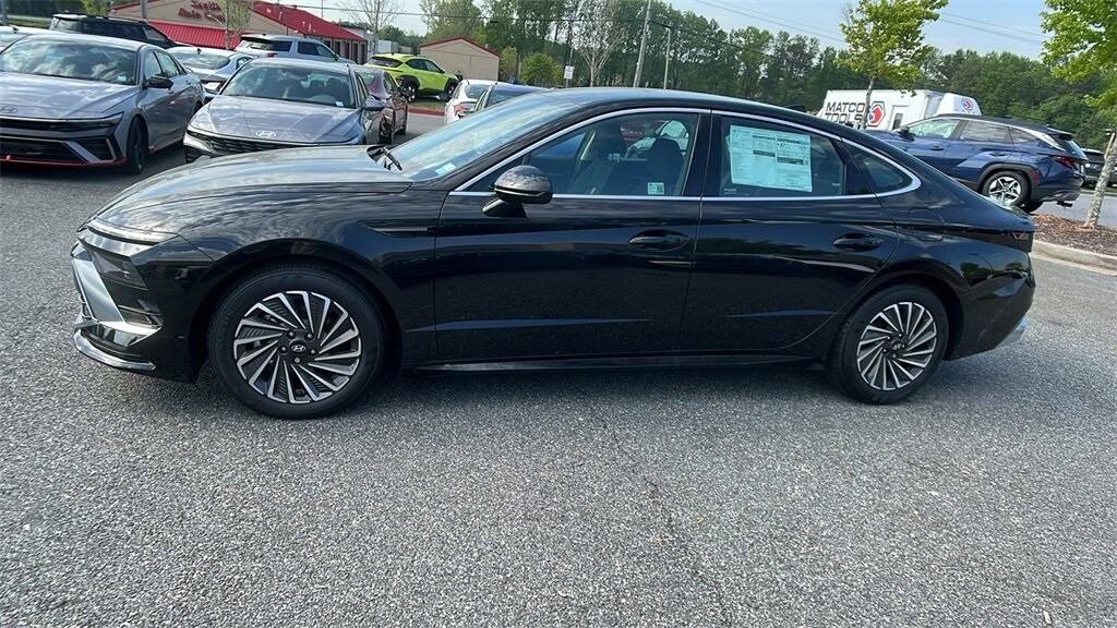 New 2025 Hyundai Sonata Hybrid SEL Sedan