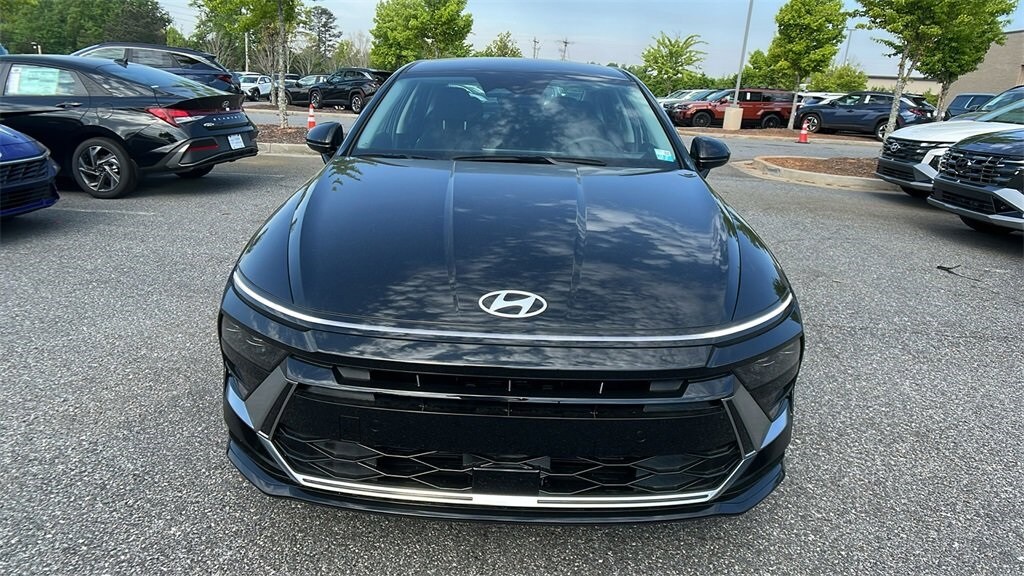 2025 Hyundai Sonata Hybrid SEL photo 2