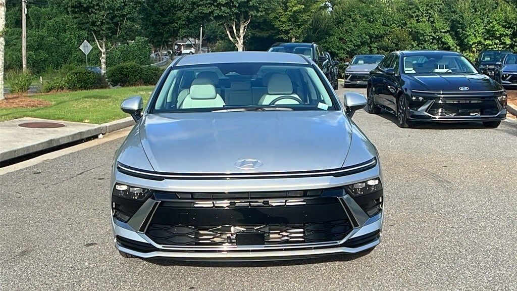 2025 Hyundai Sonata SEL photo 2