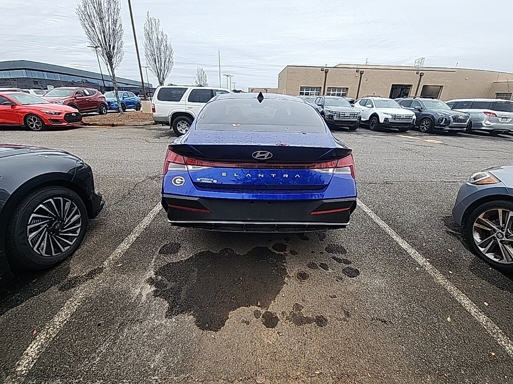 2024 Hyundai Elantra SEL photo 4