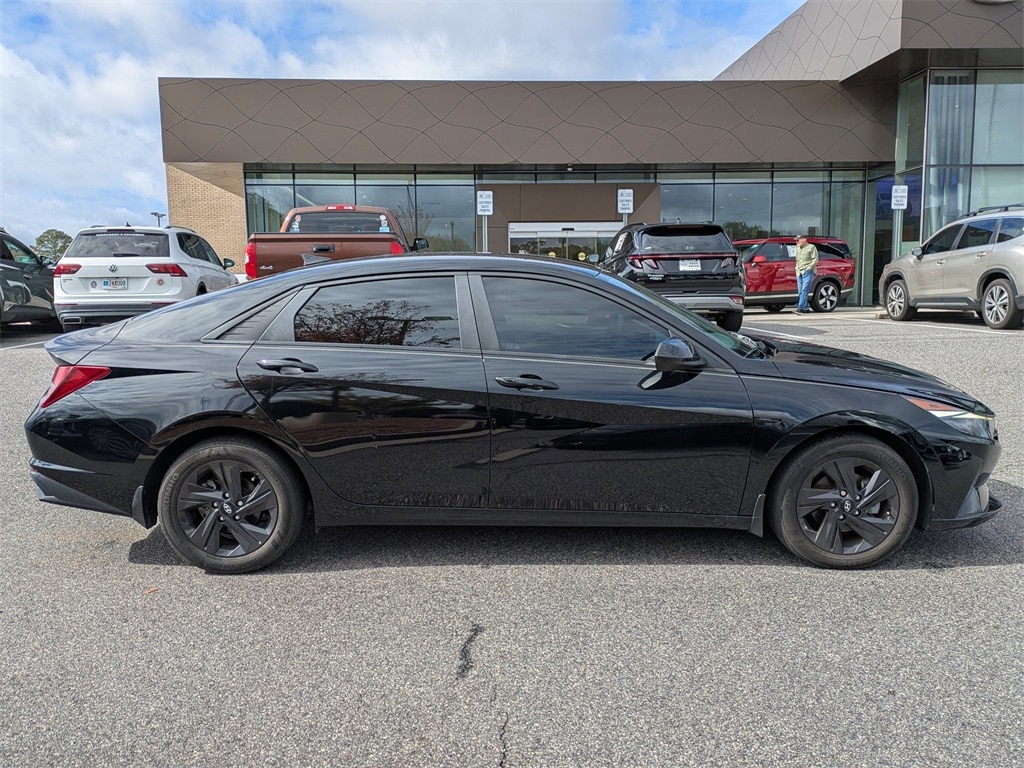 Used 2022 Hyundai Elantra SEL Sedan