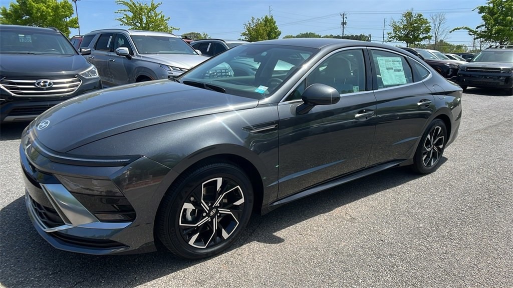 New 2025 Hyundai Sonata SEL Sedan