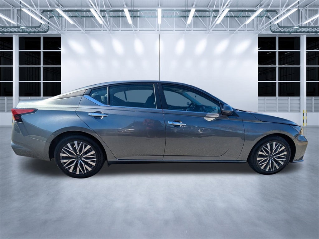 Used 2023 Nissan Altima 2.5 SV Sedan