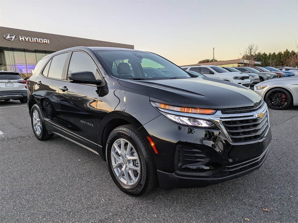 2024 Chevrolet Equinox LS's photo