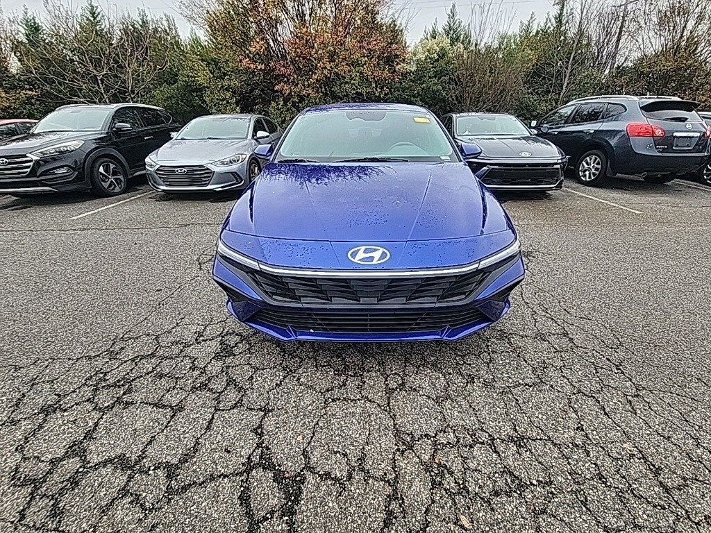 2024 Hyundai Elantra SEL photo 2
