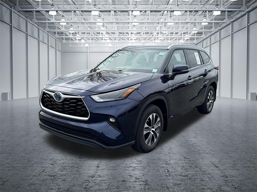 Used 2022 Toyota Highlander Hybrid XLE SUV