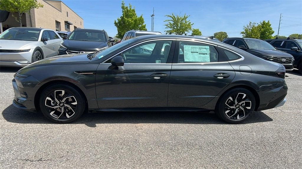 New 2025 Hyundai Sonata SEL Sedan