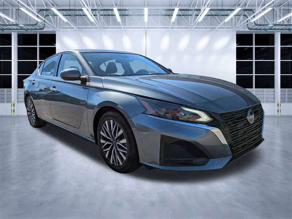 Used 2023 Nissan Altima 2.5 SV Sedan