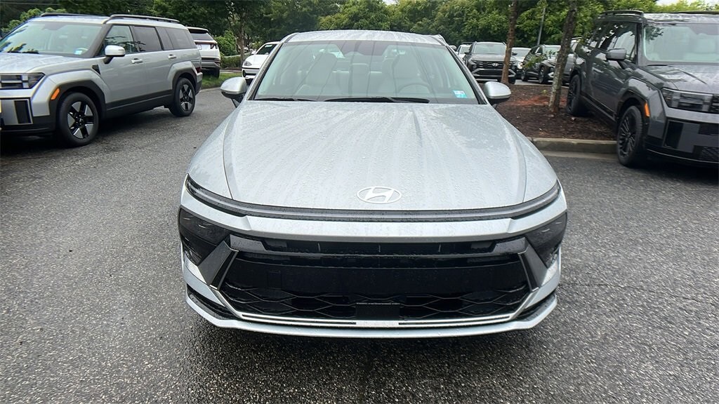 2025 Hyundai Sonata SEL photo 2