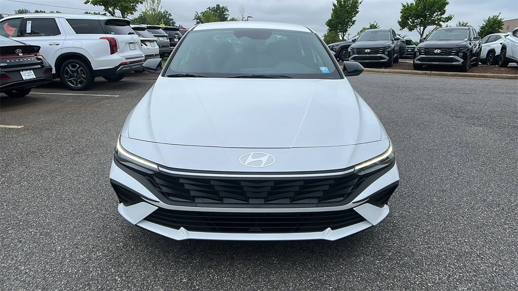 2025 Hyundai Elantra Hybrid SEL Sport photo 2