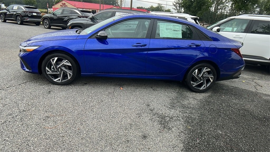 New 2025 Hyundai Elantra SEL Sport Sedan