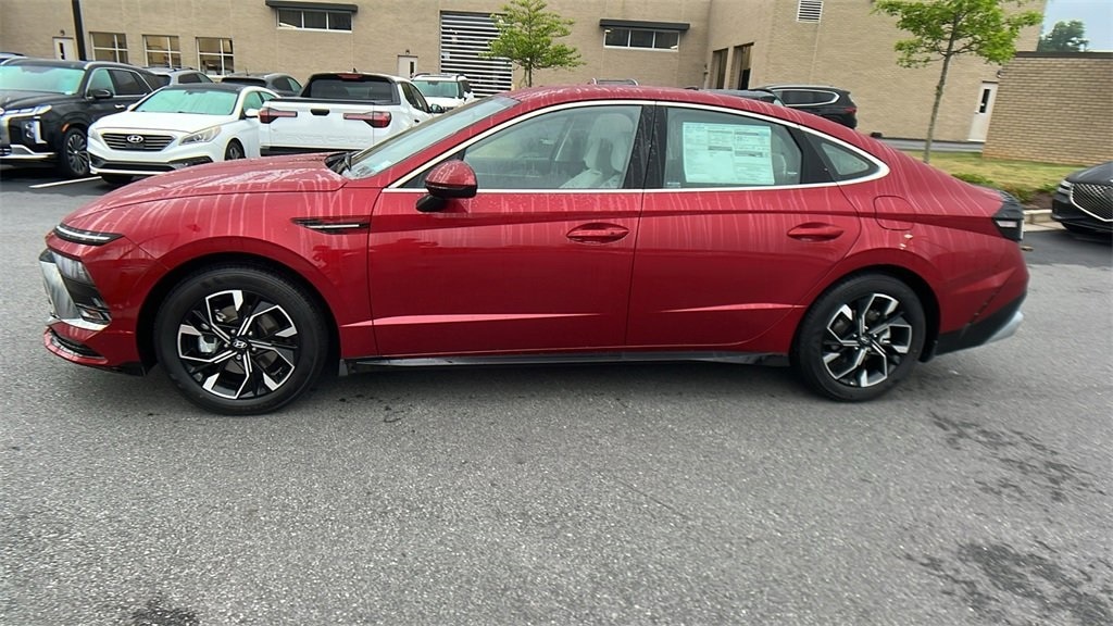 New 2025 Hyundai Sonata SEL Sedan