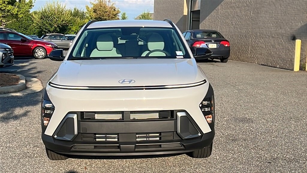 2026 Hyundai Kona SEL photo 2