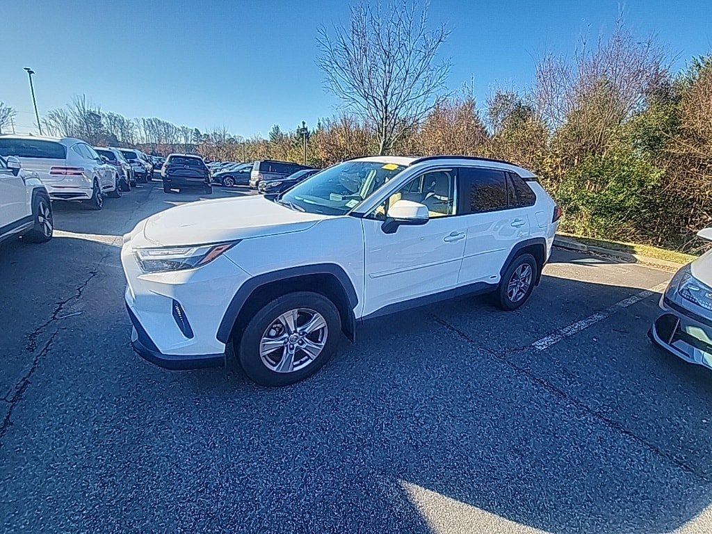 2022 Toyota RAV4 XLE's photo