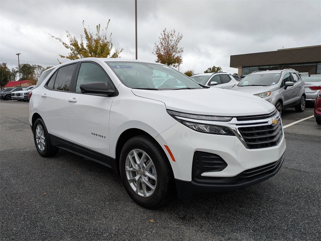 2023 Chevrolet Equinox LS's photo
