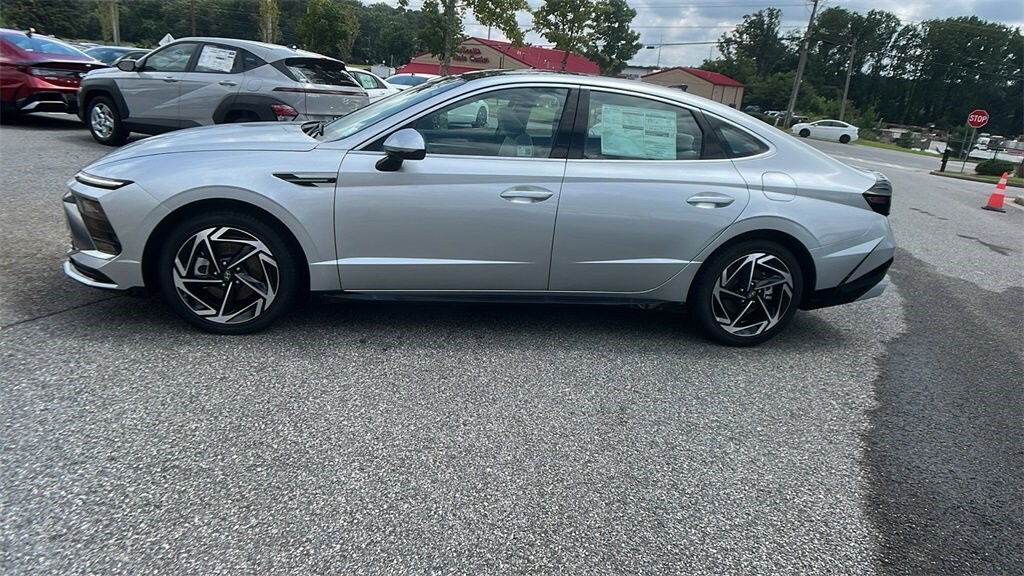 New 2025 Hyundai Sonata SEL Convenience Sedan