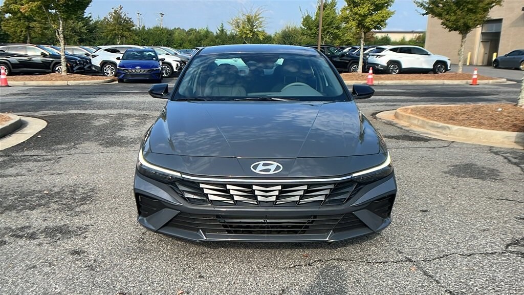 2025 Hyundai Elantra SEL Sport photo 2