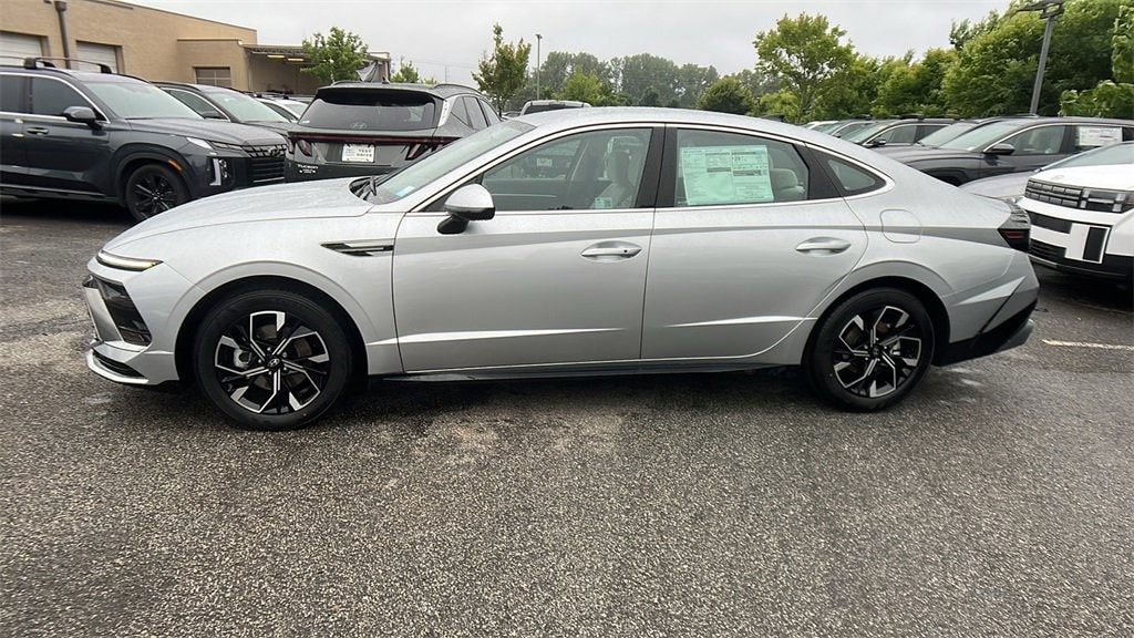 New 2025 Hyundai Sonata SEL Sedan