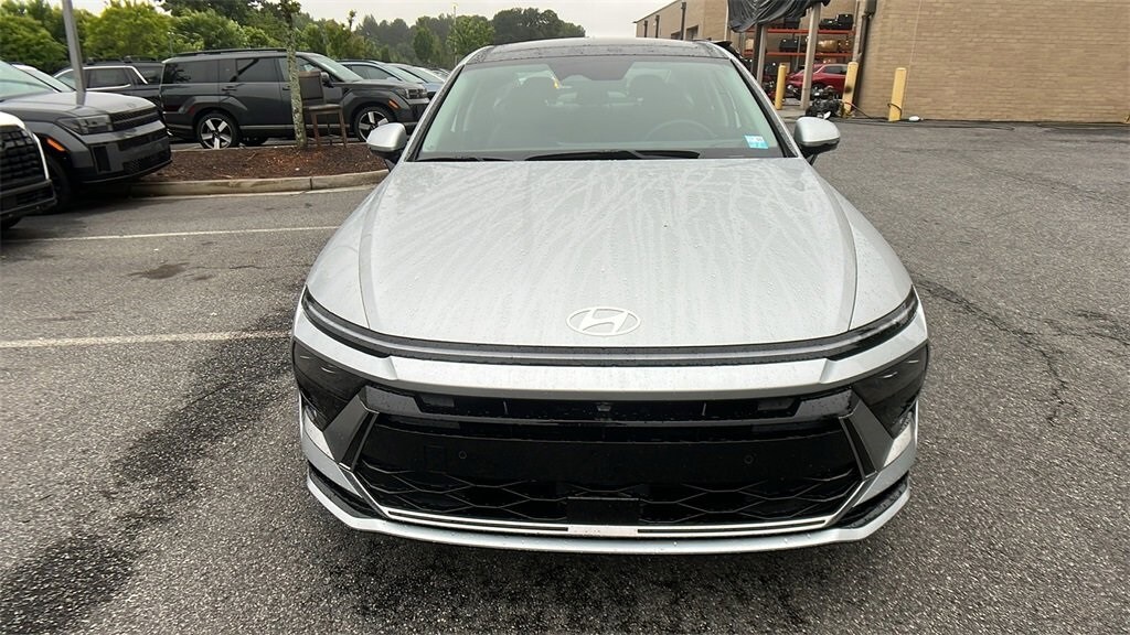 2025 Hyundai Sonata Hybrid Limited photo 2