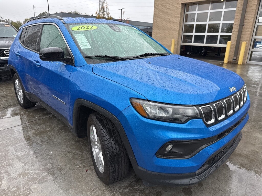 2022 Jeep Compass Latitude photo 2