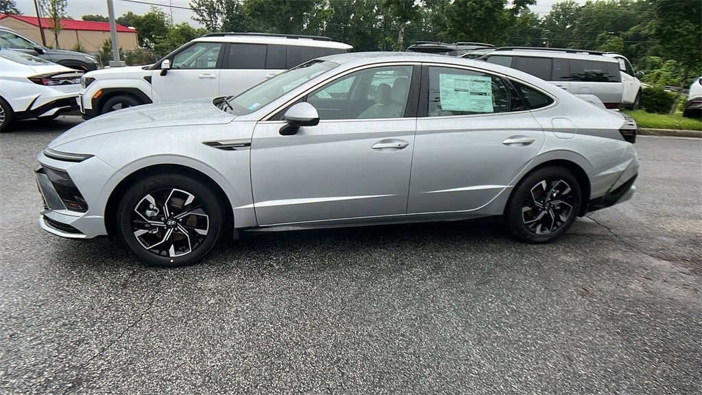 New 2025 Hyundai Sonata SEL Sedan