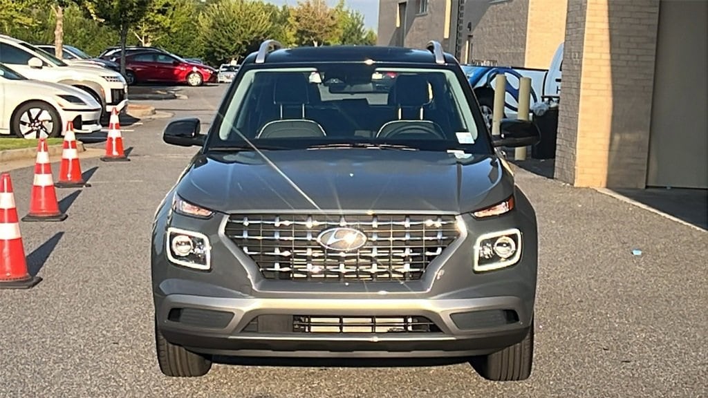 New 2025 Hyundai Venue Limited SUV
