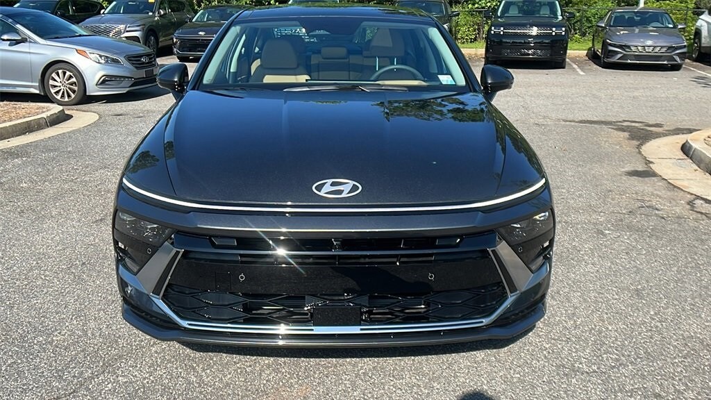 2025 Hyundai Sonata Hybrid Limited photo 2