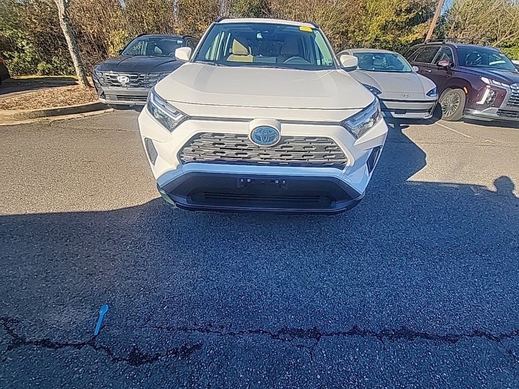 2022 Toyota RAV4 Hybrid XLE photo 2