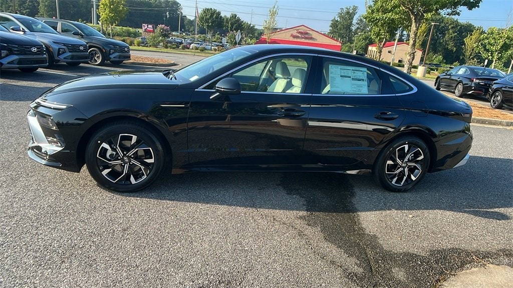 New 2025 Hyundai Sonata SEL Sedan