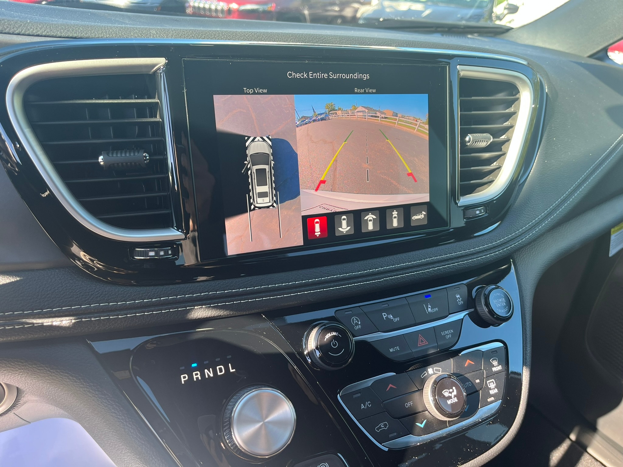 2026 Chrysler Pacifica Select - Photo 18