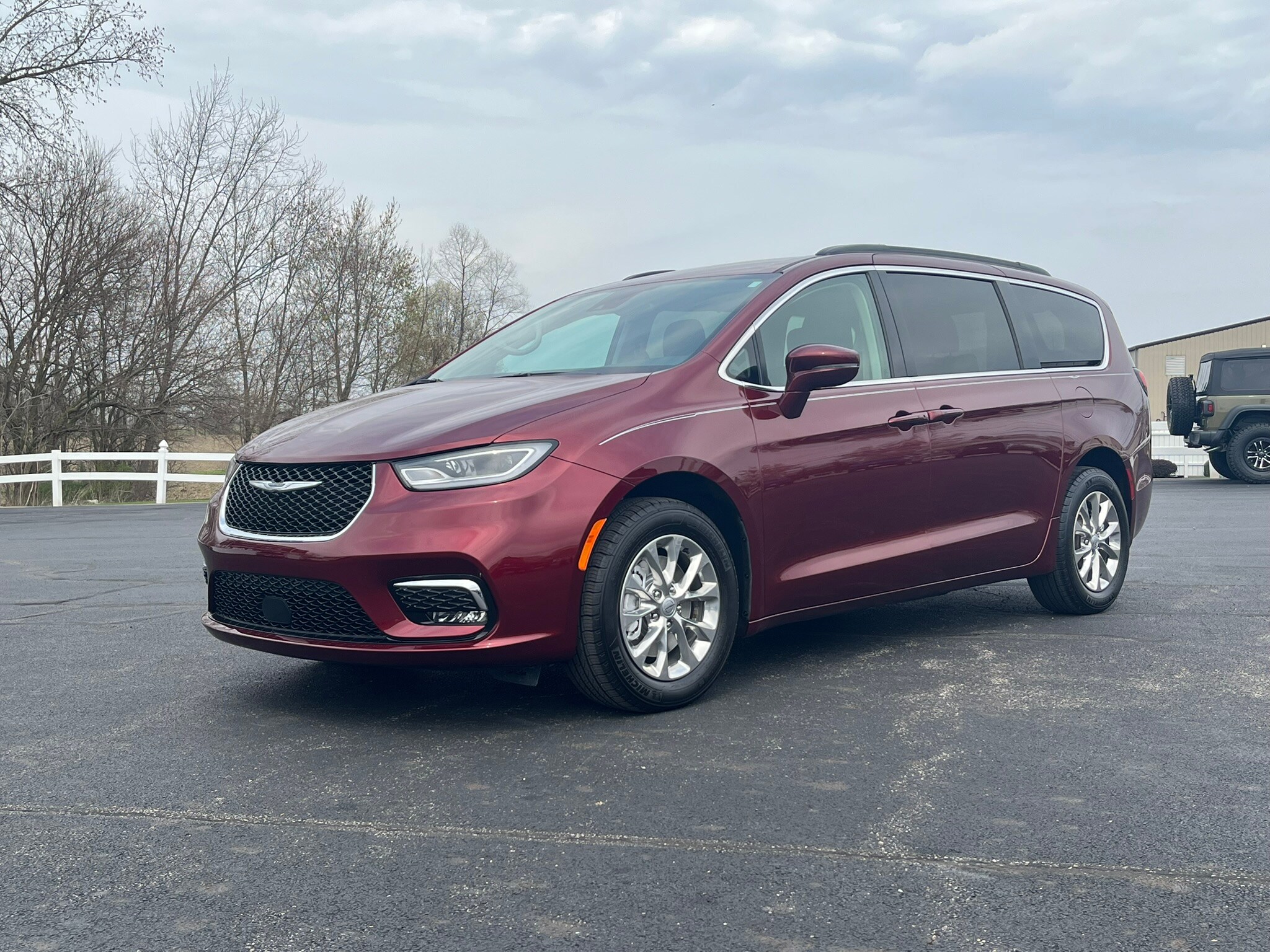 2022 Chrysler Pacifica Touring L photo 2