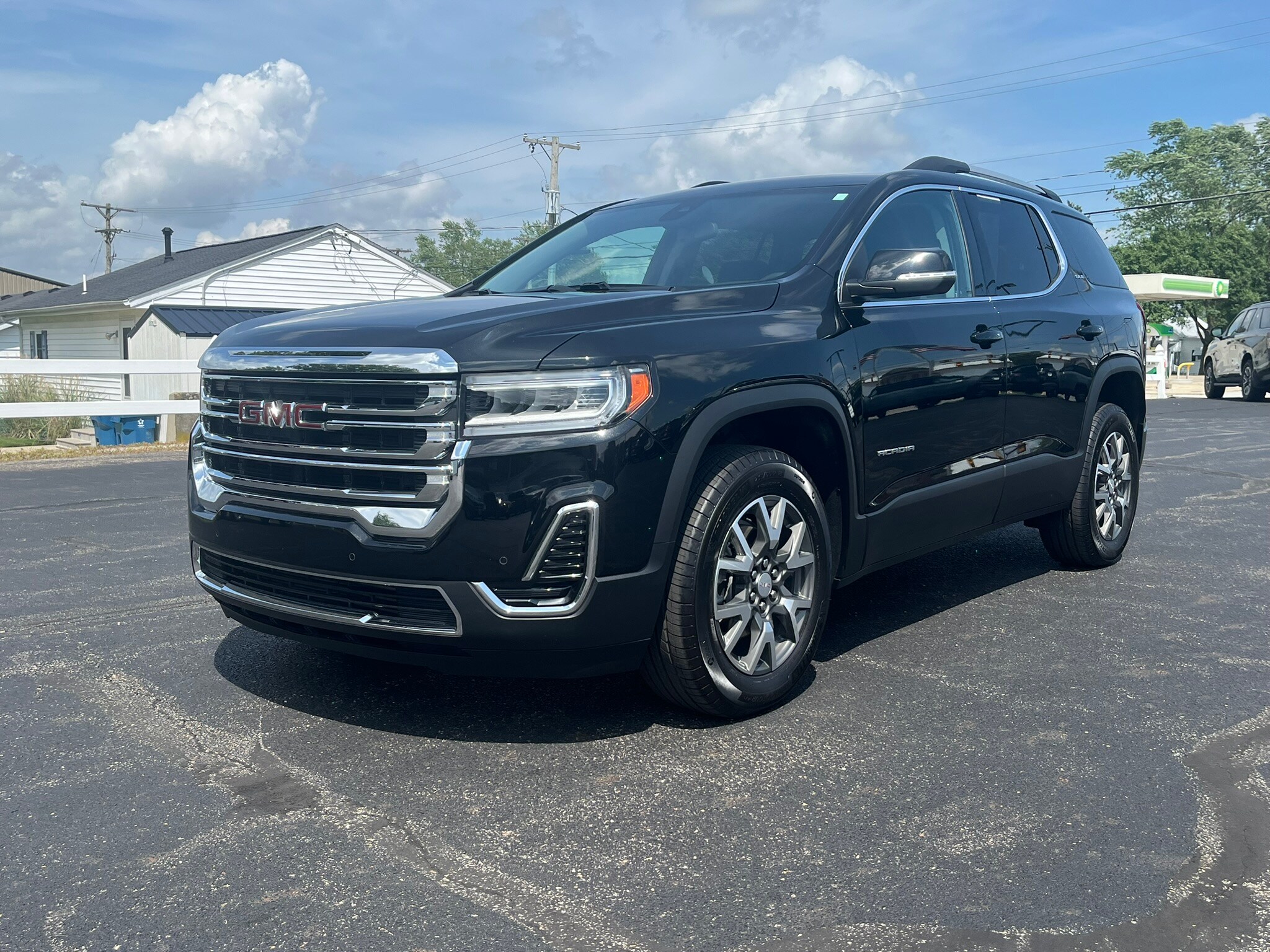 Used 2022 GMC Acadia SLE with VIN 1GKKNKL48NZ165399 for sale in Fort Loramie, OH