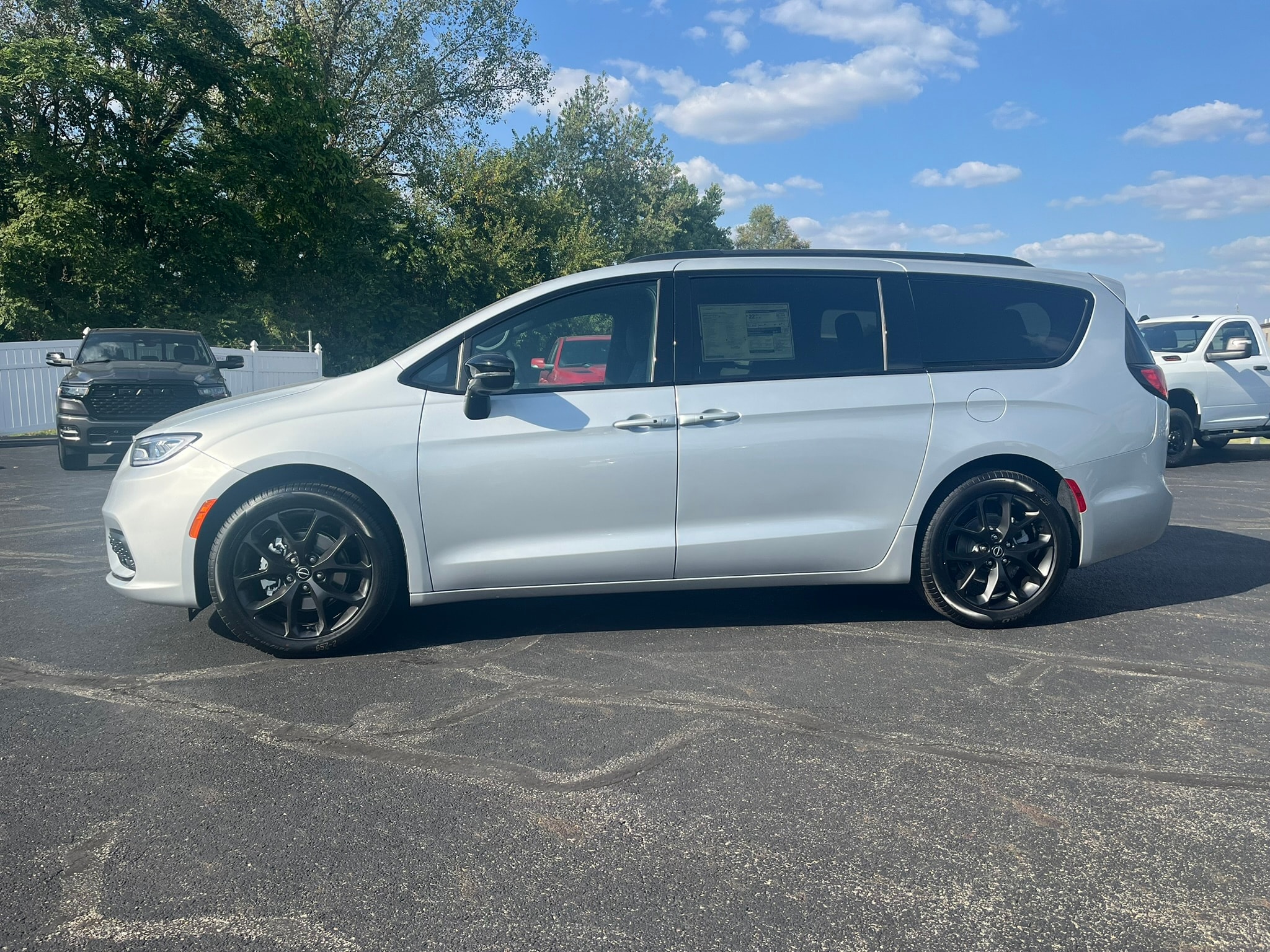 2026 Chrysler Pacifica Select - Photo 6