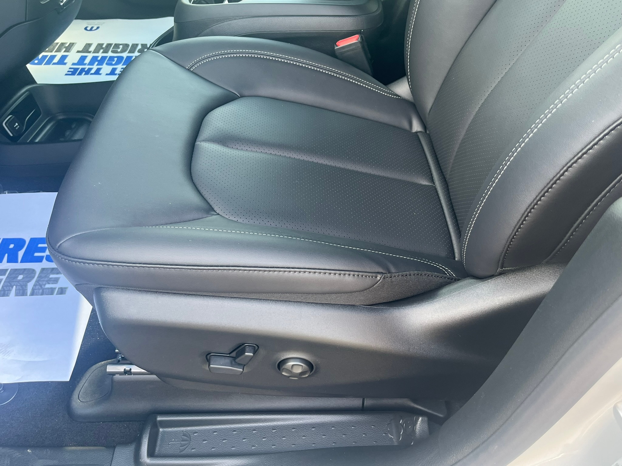 2026 Chrysler Pacifica Select - Photo 14