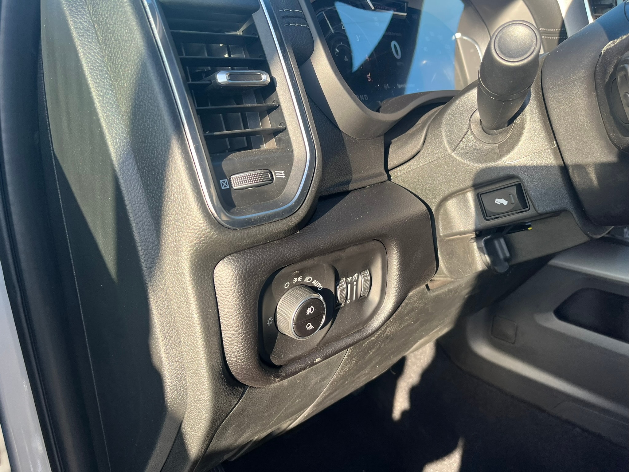 2026 RAM 3500 Laramie - Photo 19