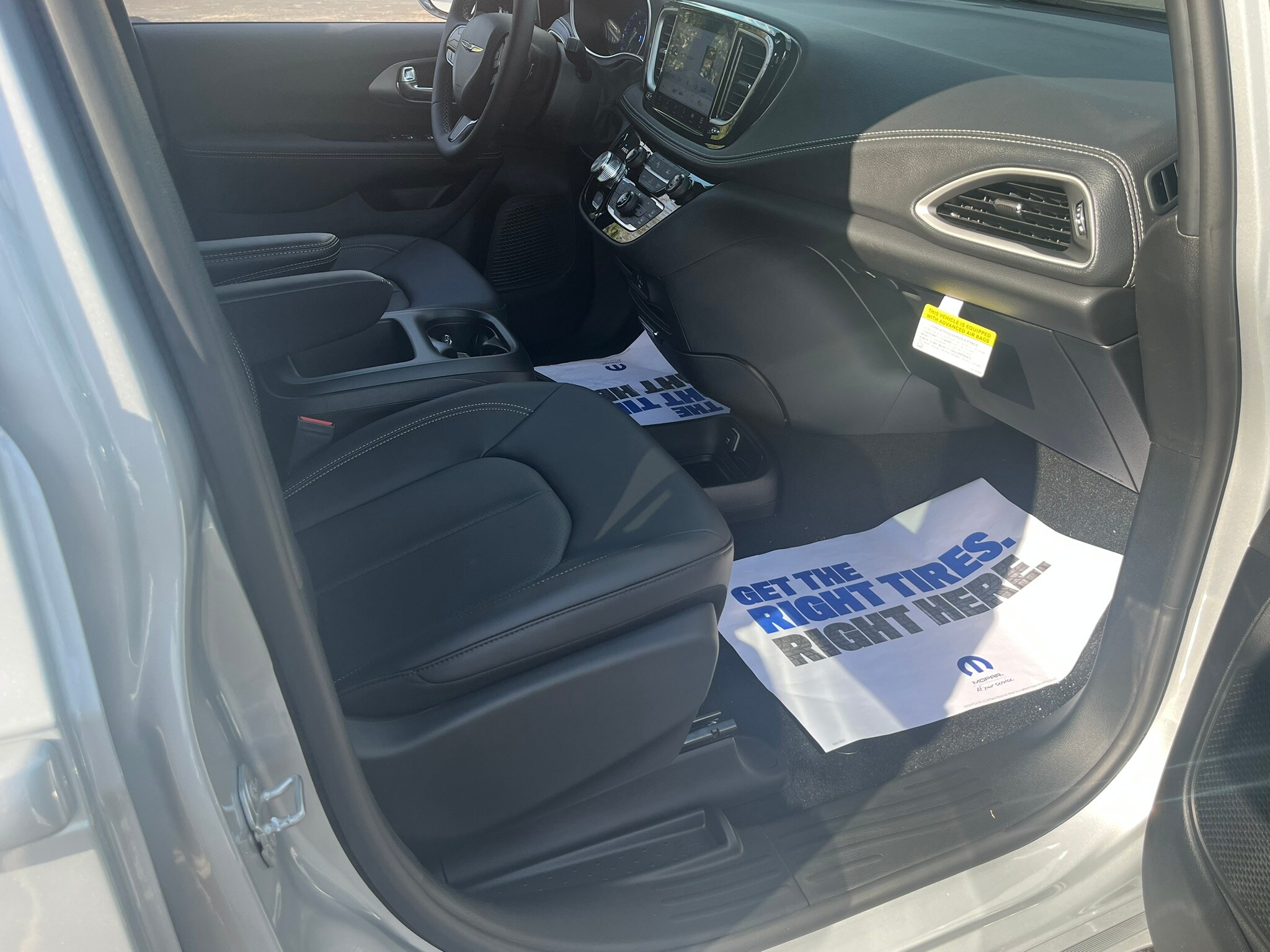 2026 Chrysler Pacifica Select - Photo 23