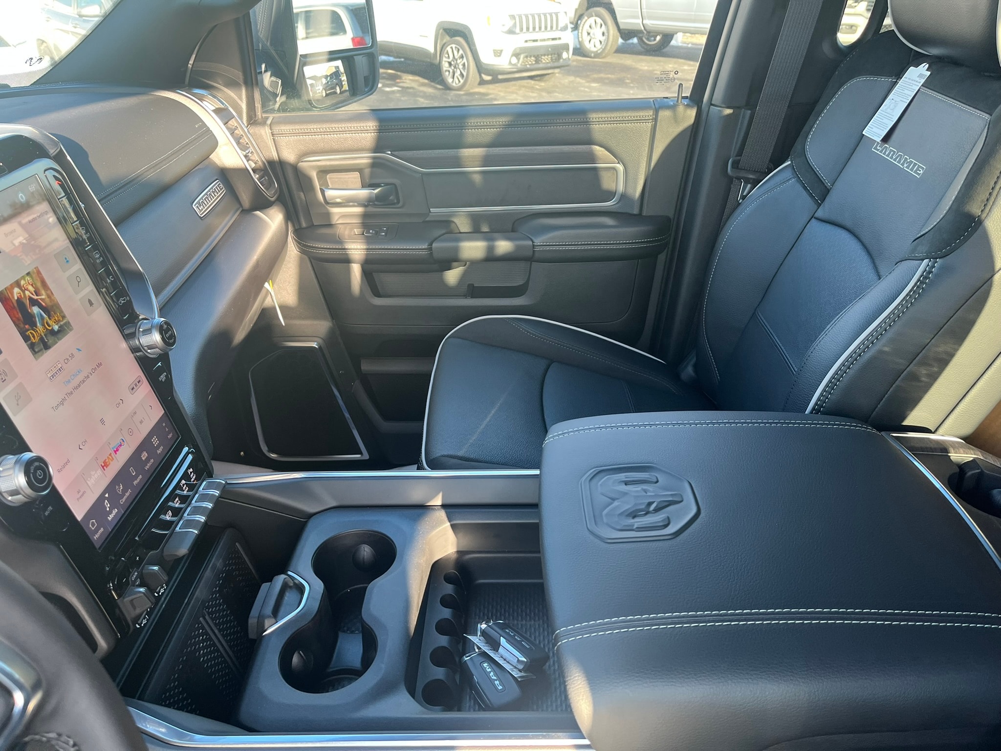 2026 RAM 3500 Laramie - Photo 20