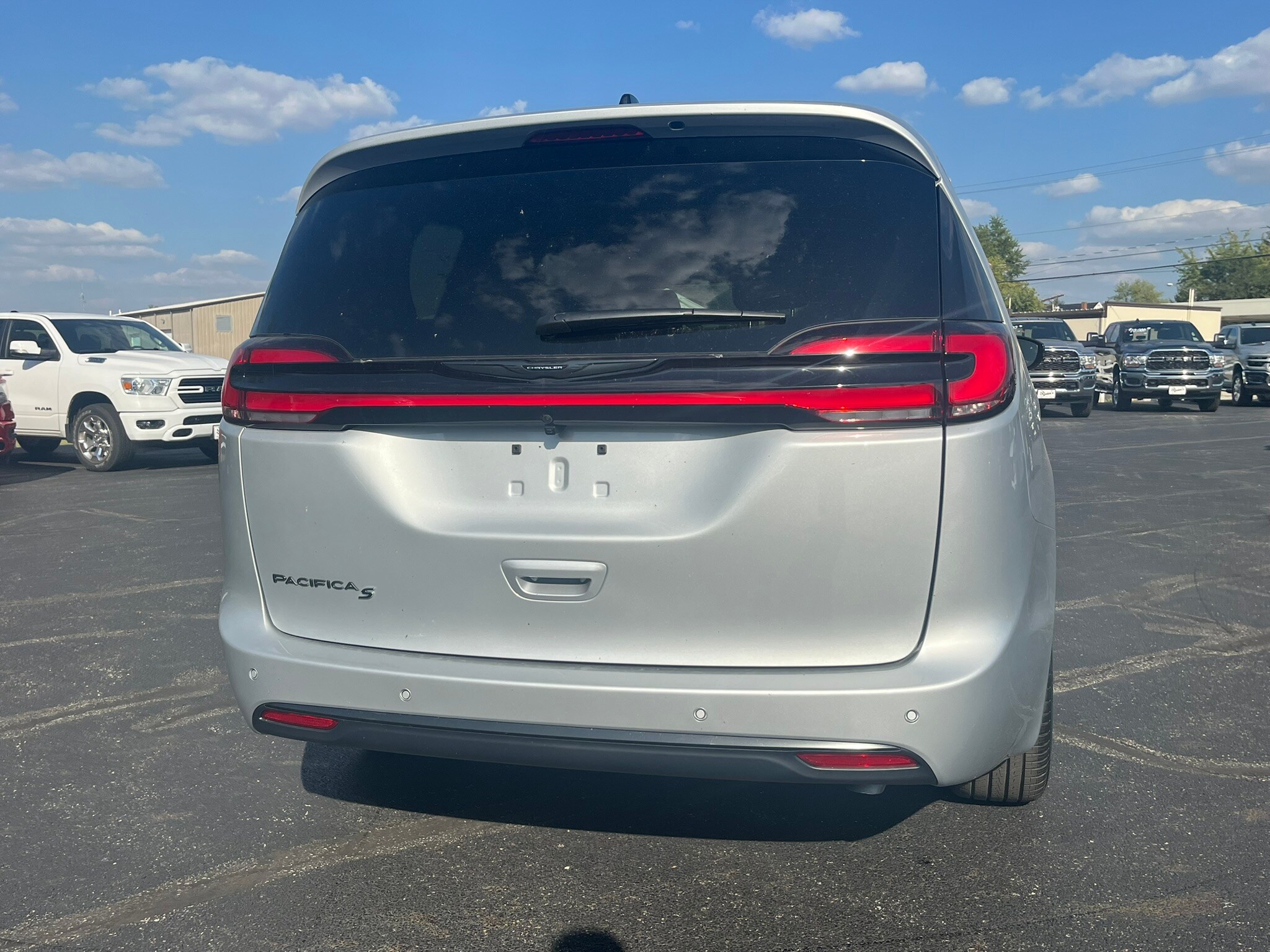 2026 Chrysler Pacifica Select - Photo 8
