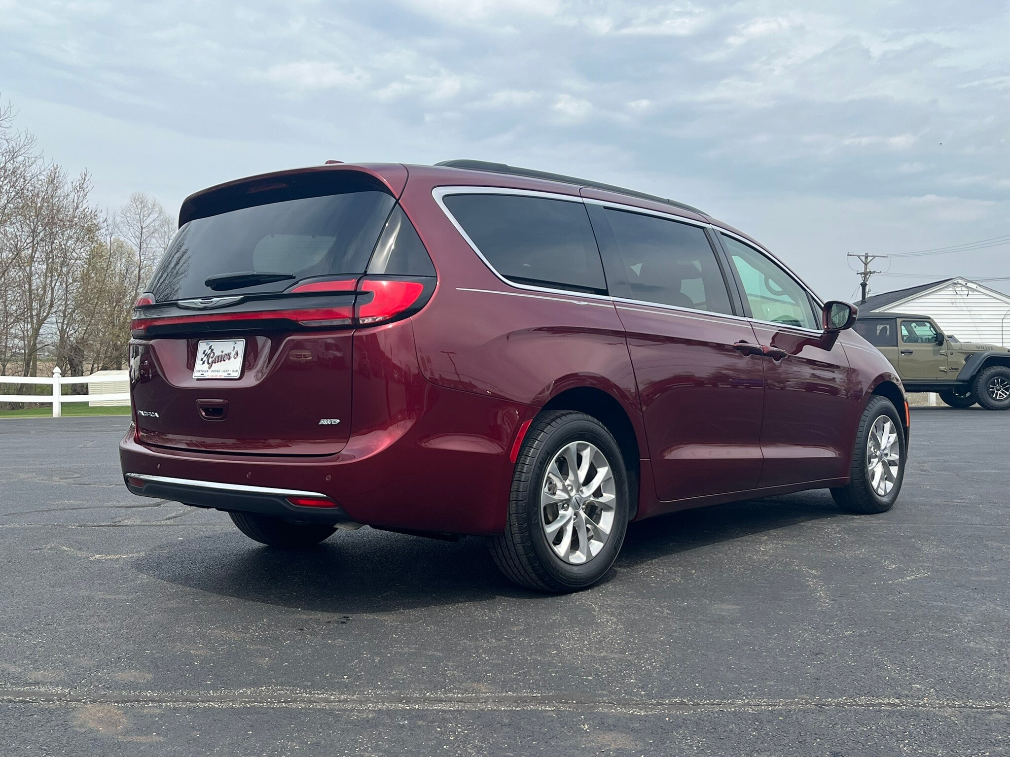 2022 Chrysler Pacifica Touring L photo 3