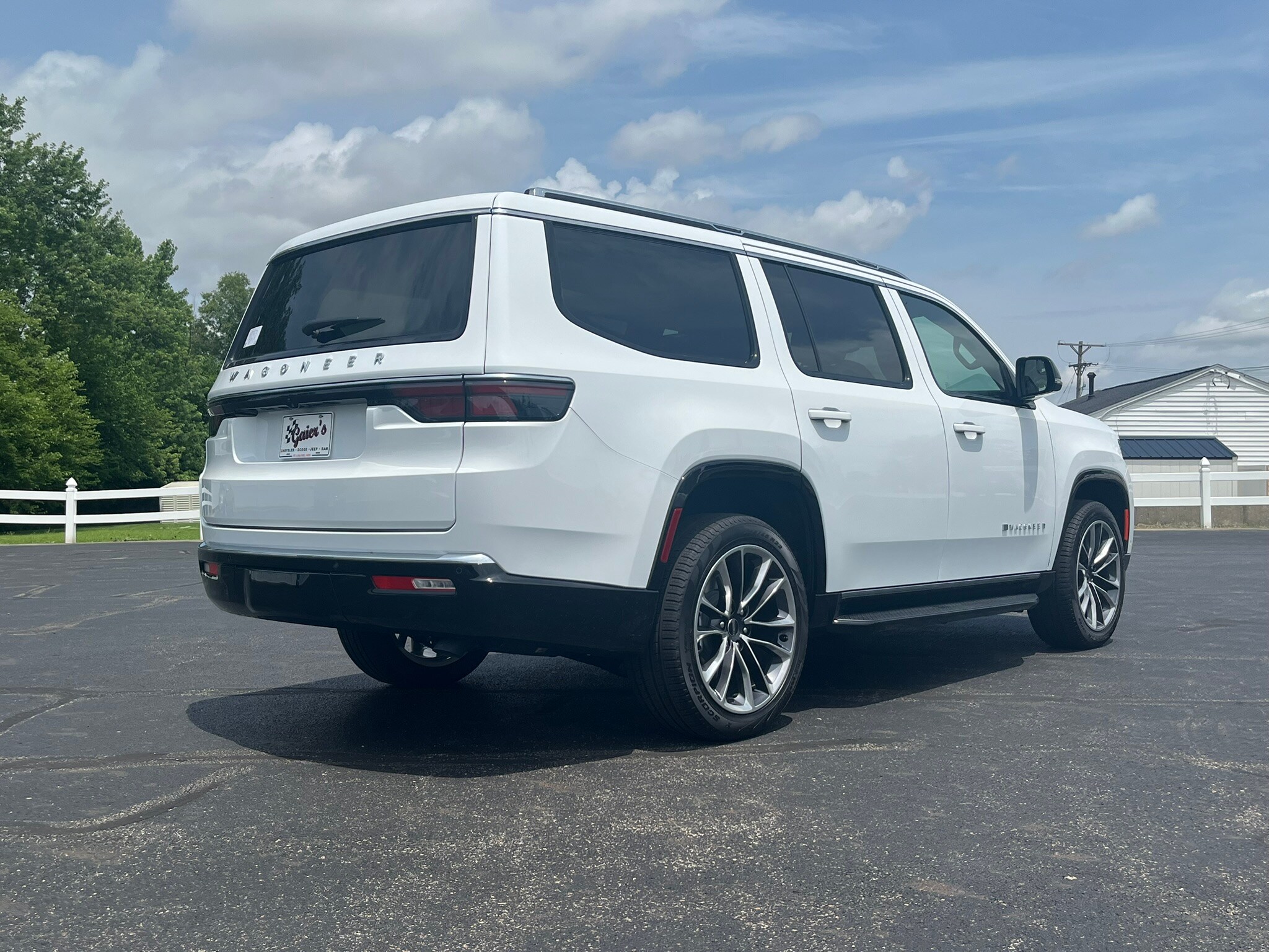 2025 Jeep Wagoneer Series II photo 3