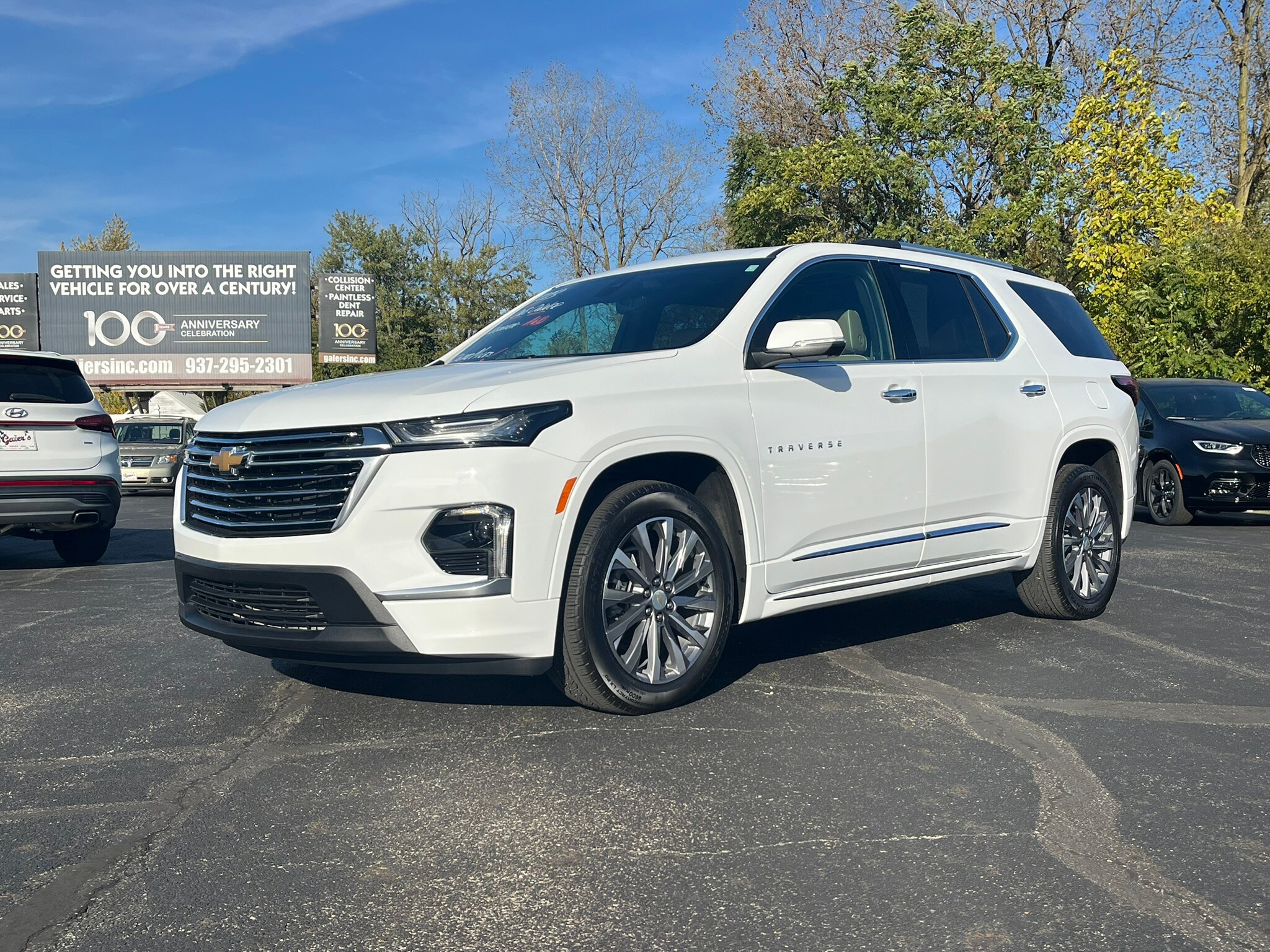 2023 Chevrolet Traverse Premier photo 2