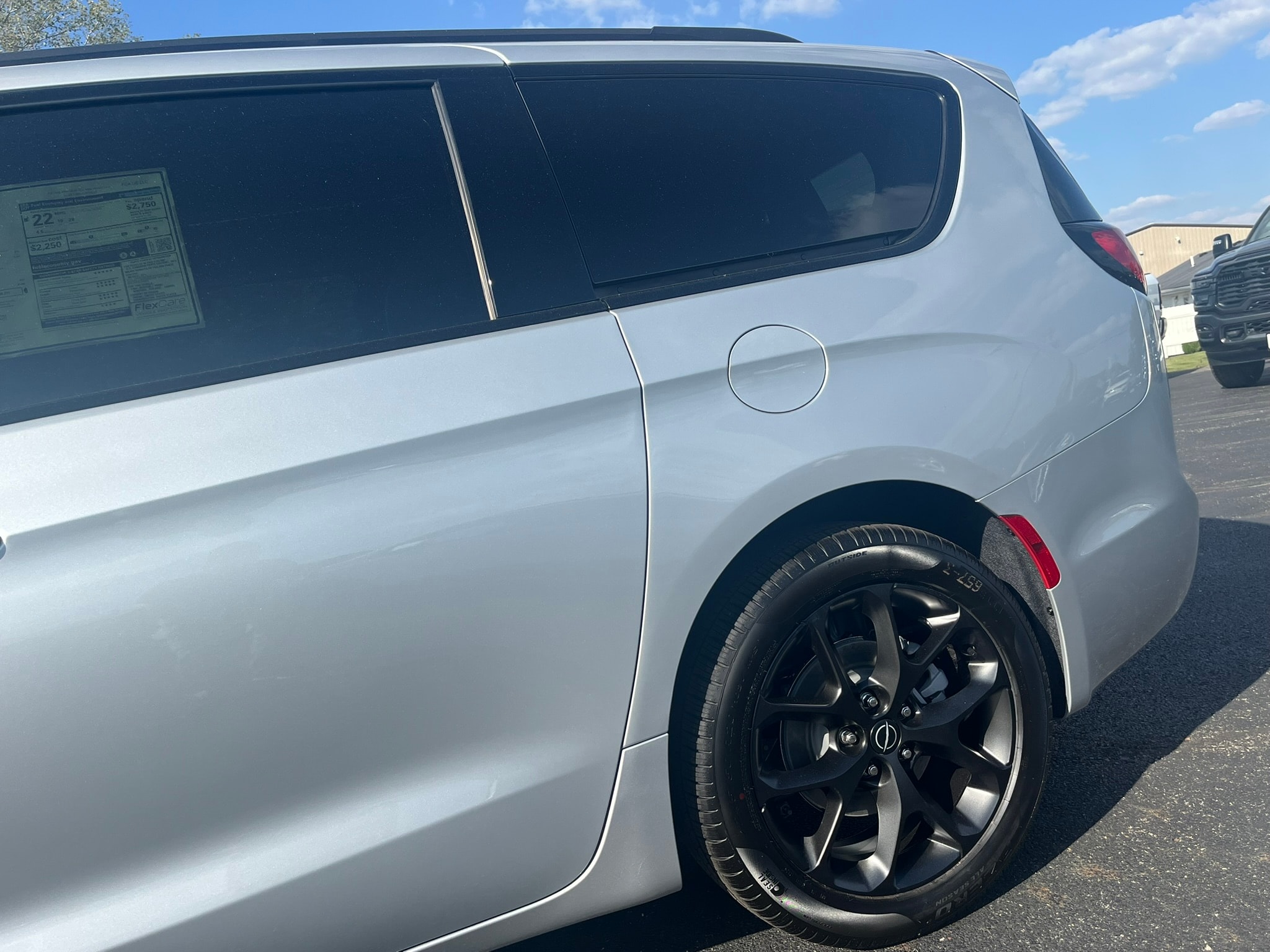 2026 Chrysler Pacifica Select - Photo 7