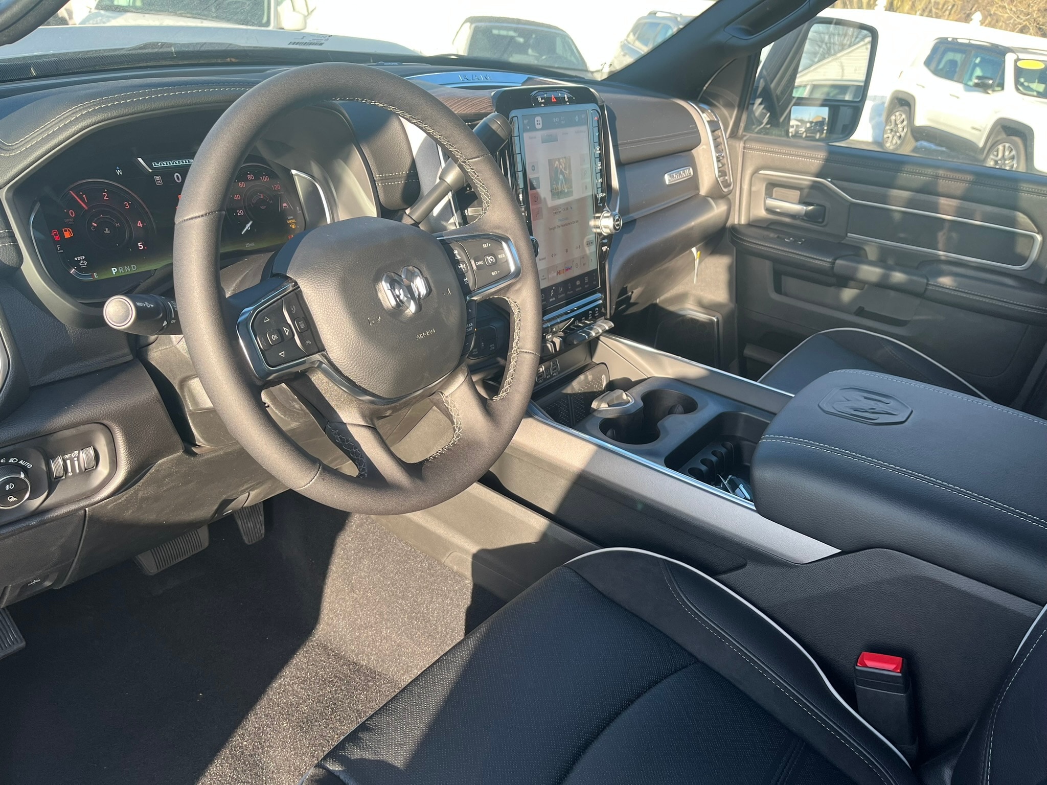 2026 RAM 3500 Laramie - Photo 16