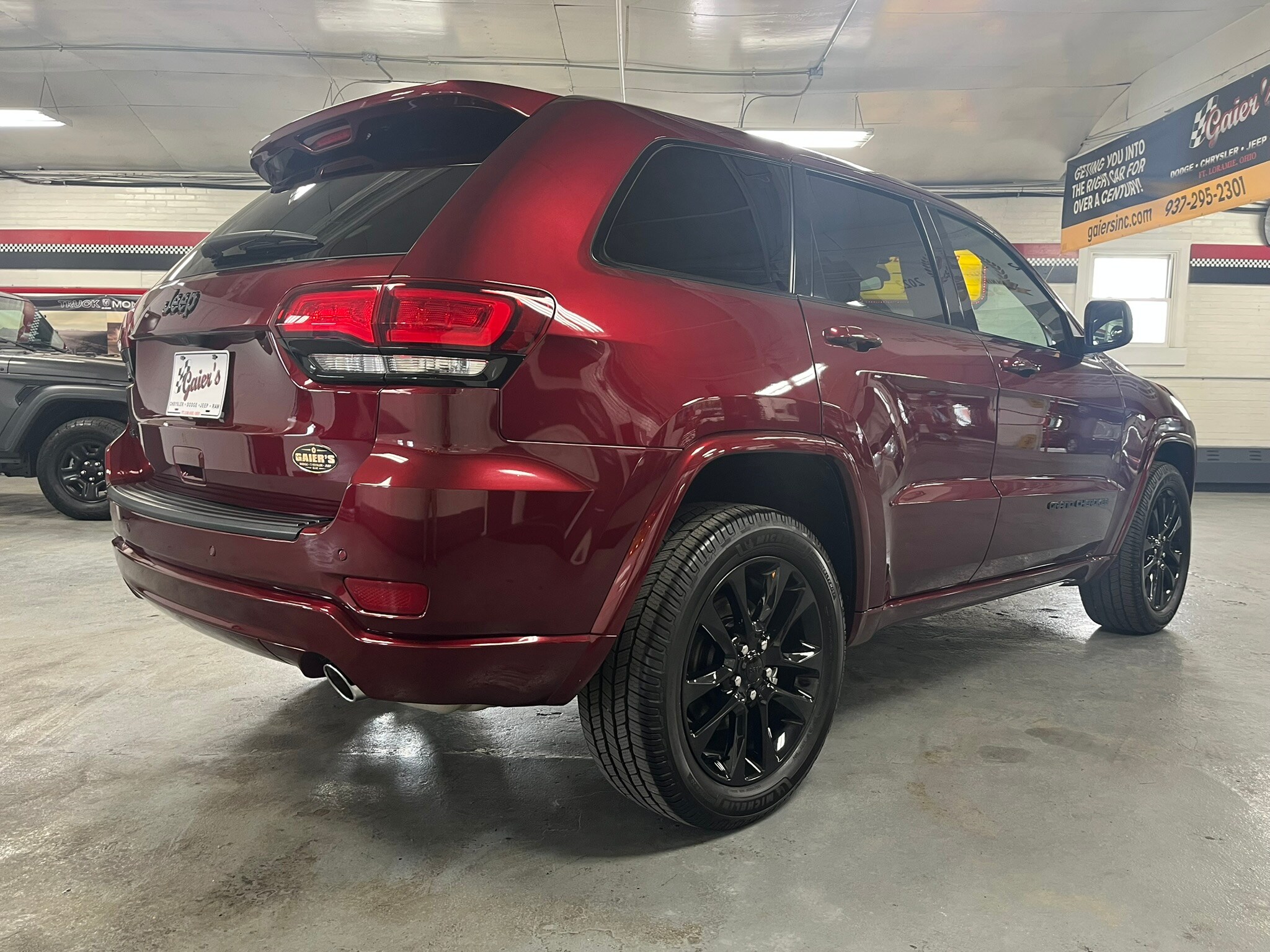 2021 Jeep Grand Cherokee Laredo photo 3