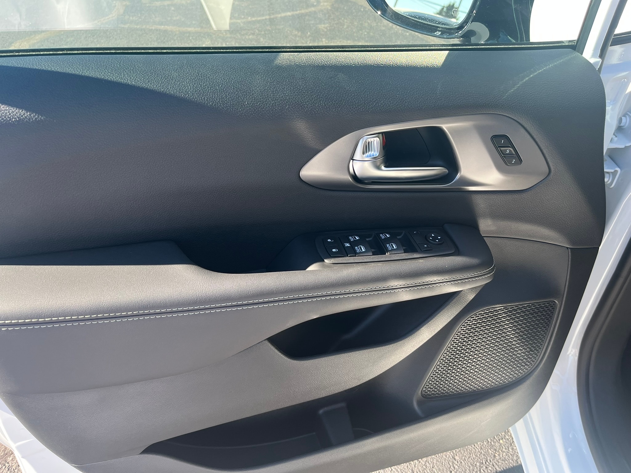 2026 Chrysler Pacifica Select - Photo 13