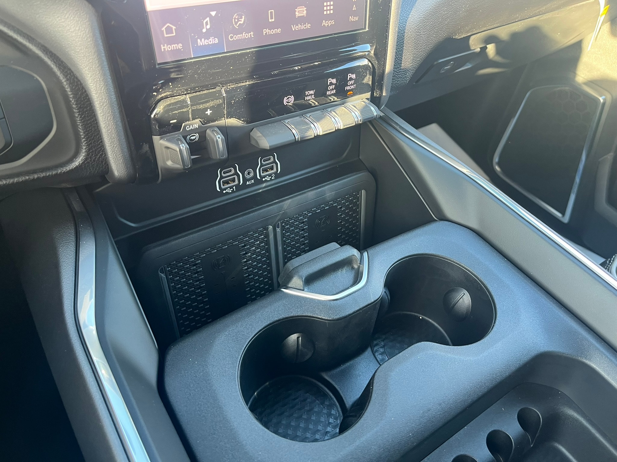 2026 RAM 3500 Laramie - Photo 24