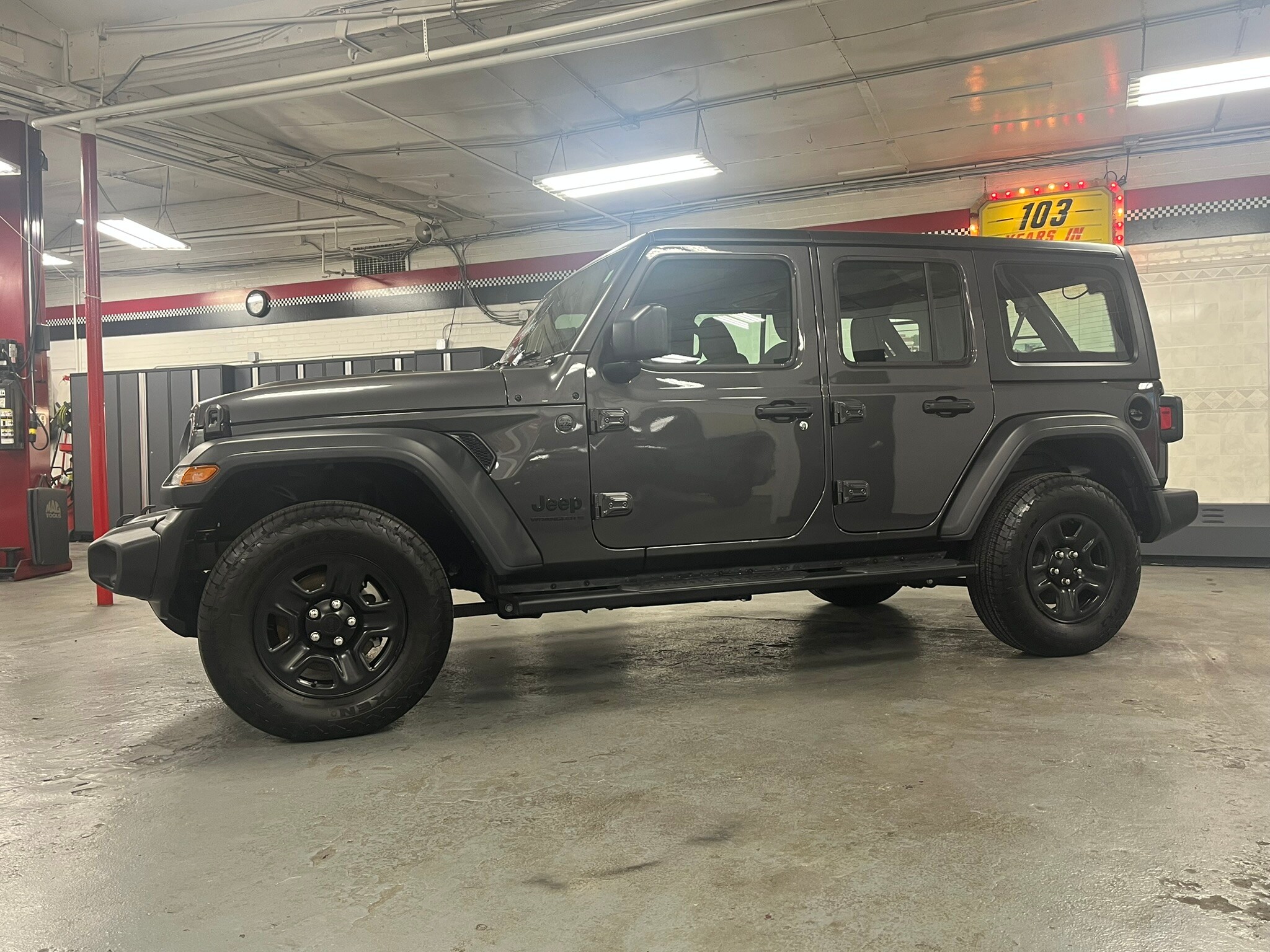 2025 Jeep Wrangler Sport photo 4