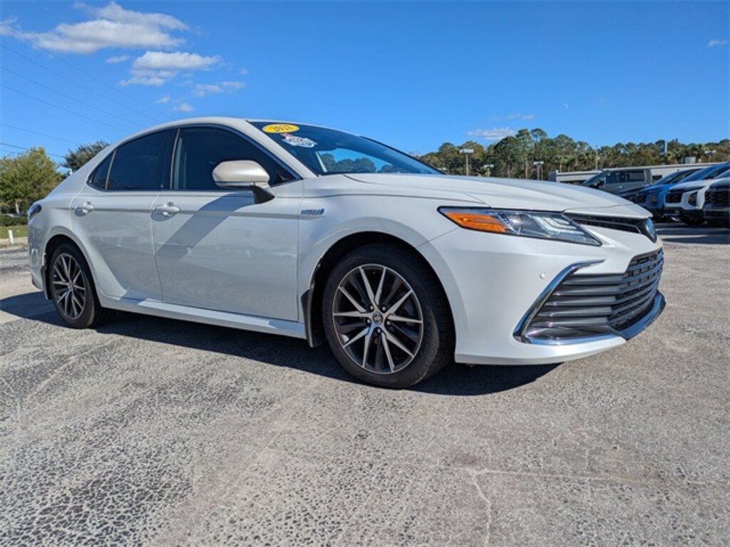 Used 2021 Toyota Camry Hybrid XLE Sedan