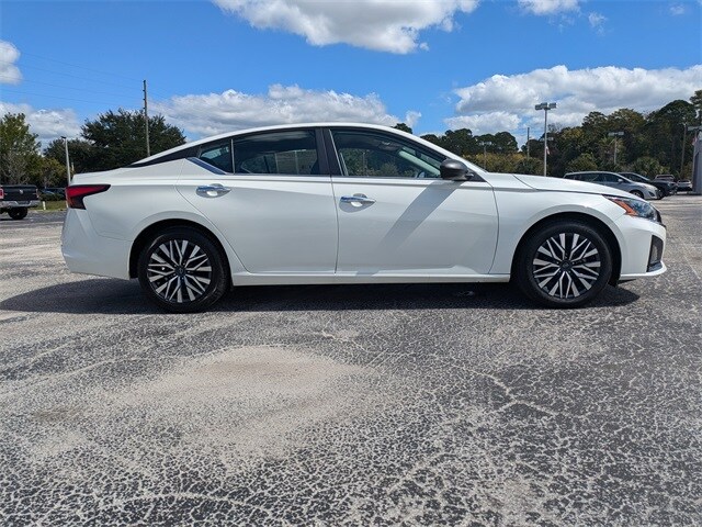2024 Nissan Altima 2.5 SV photo 2